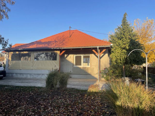 Eladó családi ház, Besnyőn 53.4 M Ft, 3 szobás