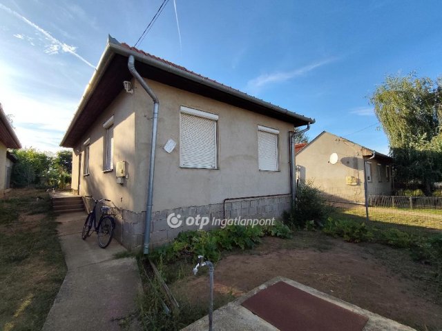Eladó családi ház, Tégláson 47 M Ft, 3 szobás