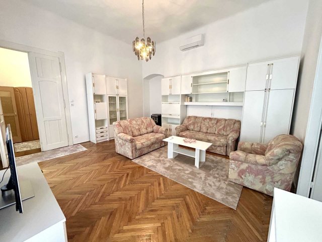 Kiadó téglalakás, albérlet, V. kerületben, Október 6. utcában