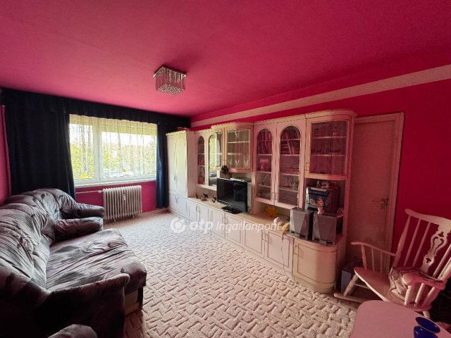 Eladó panellakás, Szegeden 58.9 M Ft, 2+2 szobás