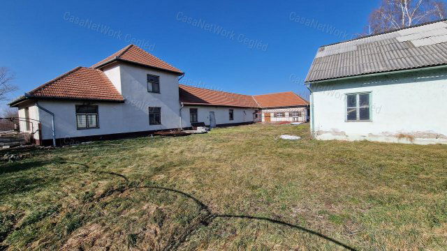Eladó ipari ingatlan, Cegléden 120 M Ft, 5 szobás