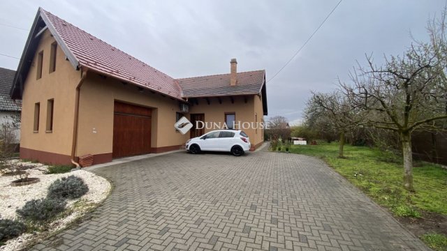 Eladó családi ház, Tápióbicskén 79.9 M Ft, 3 szobás