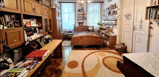 Eladó családi ház, Tatán 139.9 M Ft, 10 szobás