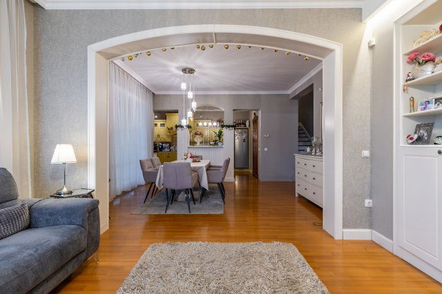 Eladó ikerház, Nagytarcsán 179.9 M Ft, 6 szobás