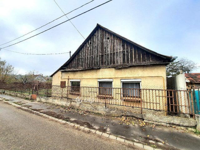 Eladó családi ház, Szolnokon 9.49 M Ft, 2 szobás