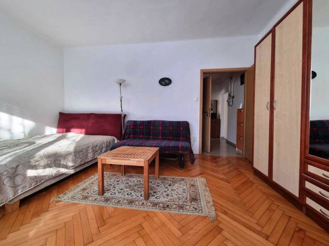 Kiadó téglalakás, albérlet, Pécsett, Sándor utcában, 1 szobás