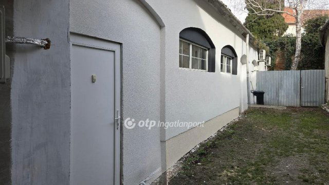 Eladó téglalakás, Pápán 20.9 M Ft, 2+1 szobás