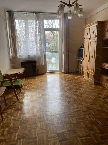 Eladó téglalakás, Szolnokon 33 M Ft, 1+1 szobás