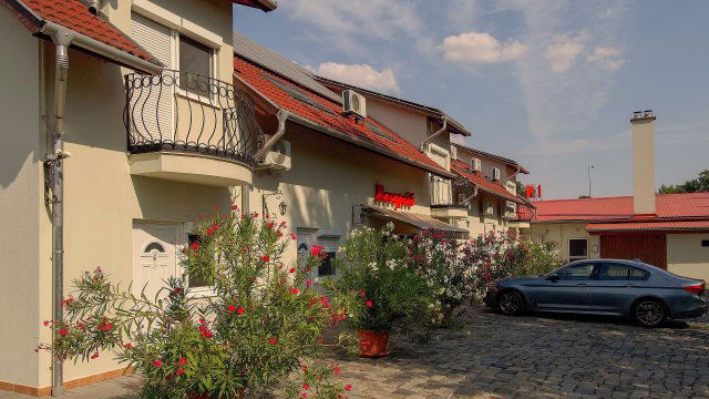 Eladó hotel, Makón 395 M Ft, 10 szobás / költözzbe.hu