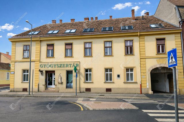 Eladó téglalakás, Sopronban 37 M Ft, 1 szobás