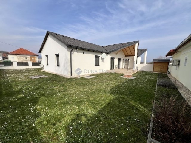 Eladó ikerház, Veszprémben 136 M Ft, 4 szobás