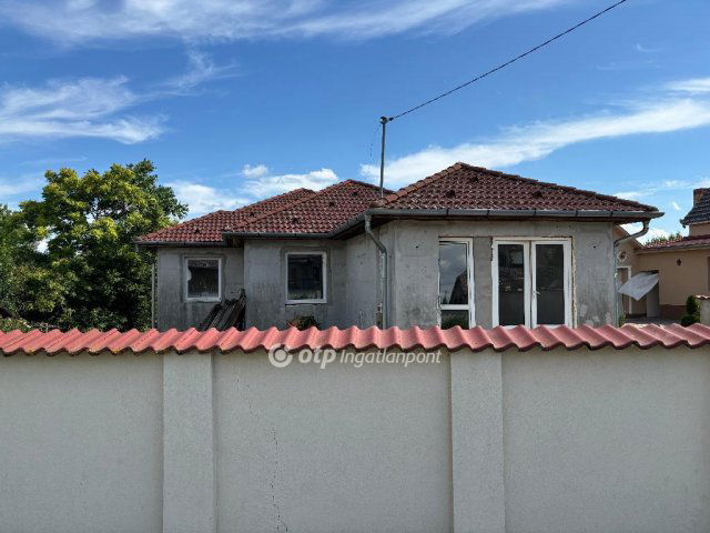 Eladó családi ház, Dombrádon 26.9 M Ft, 5 szobás
