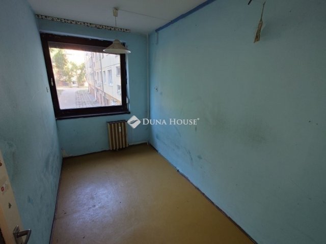 Eladó panellakás, Kecskeméten 54.9 M Ft, 3 szobás