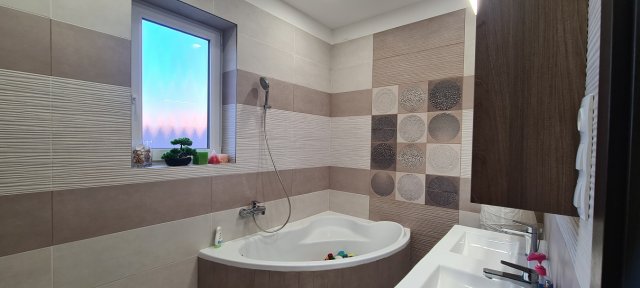 Eladó családi ház, Debrecenben 145 M Ft, 5 szobás