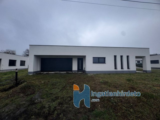 Eladó családi ház, Zalaegerszegen 90 M Ft, 4 szobás