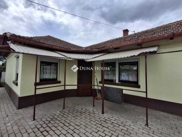 Eladó családi ház, Füzesgyarmaton 23.5 M Ft, 3 szobás