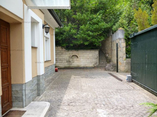 Eladó családi ház, Budapesten, III. kerületben 450 M Ft