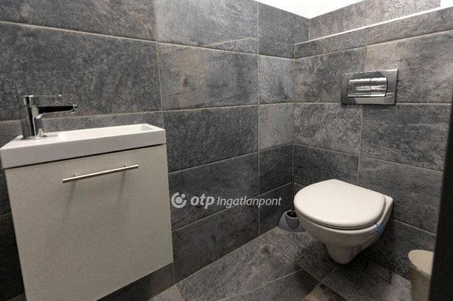 Eladó ikerház, Balatonvilágoson 120 M Ft, 3 szobás