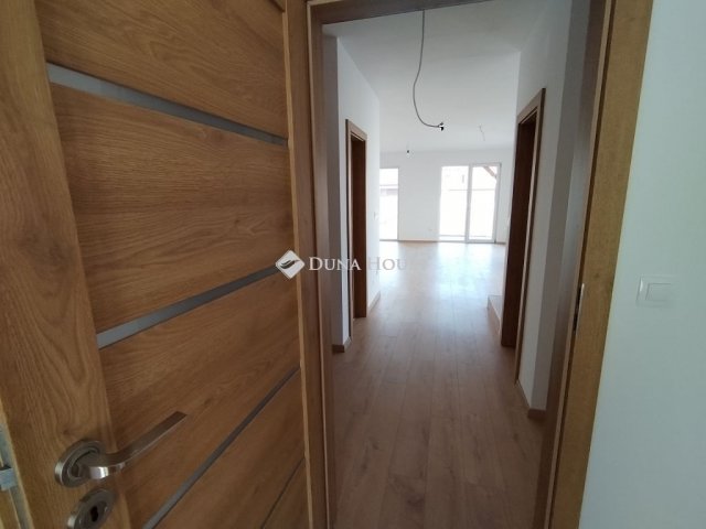 Eladó ikerház, Szegeden 170 M Ft, 6 szobás / költözzbe.hu