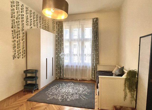 Eladó téglalakás, Budapesten, V. kerületben 75 M Ft, 1 szobás