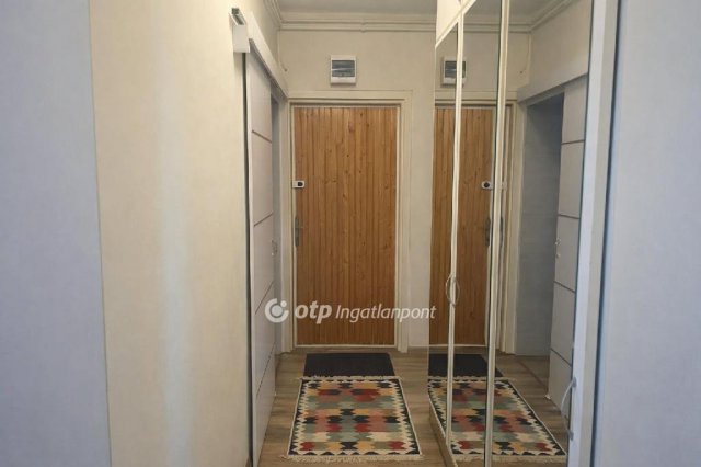 Eladó panellakás, Debrecenben 69.9 M Ft, 2+2 szobás