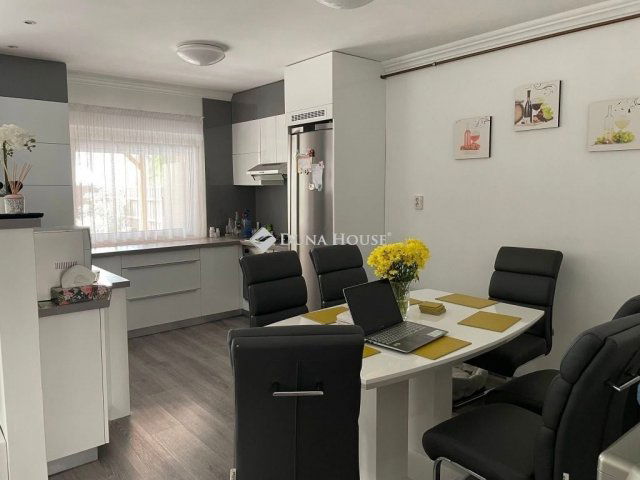 Eladó családi ház, Kiskunhalason 64.9 M Ft, 5 szobás