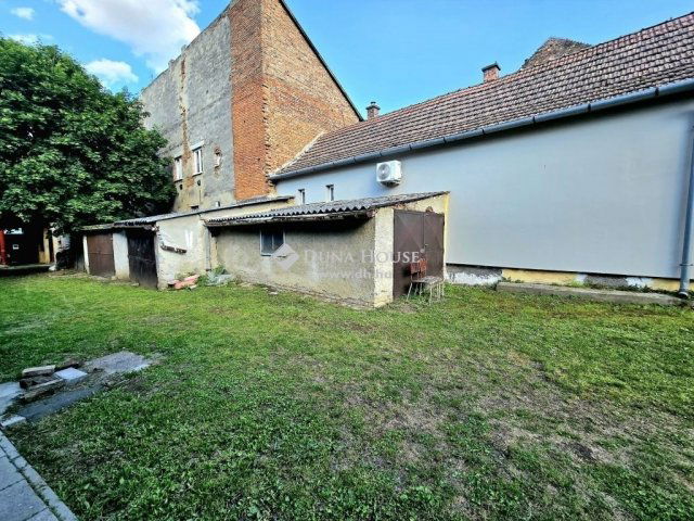 Eladó téglalakás, Siklóson 21.9 M Ft, 2 szobás