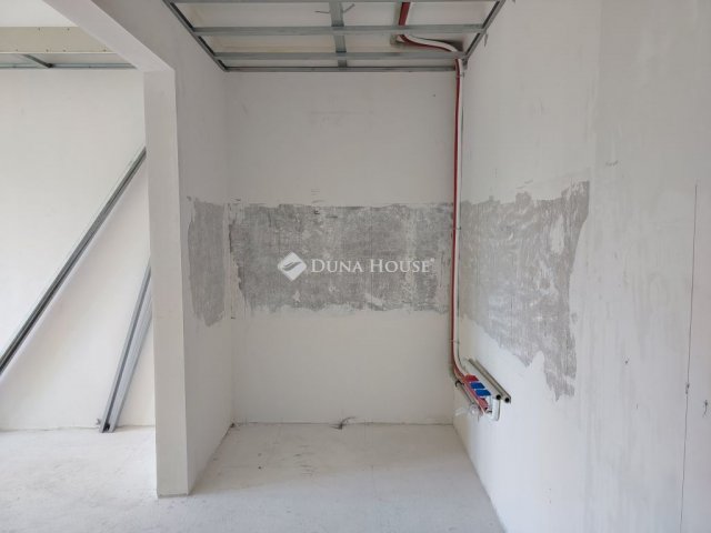 Eladó panellakás, Székesfehérvárott, Tolnai utcában 45.5 M Ft