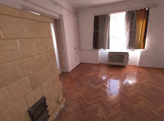 Eladó családi ház, Törökszentmiklóson 13.5 M Ft, 2 szobás