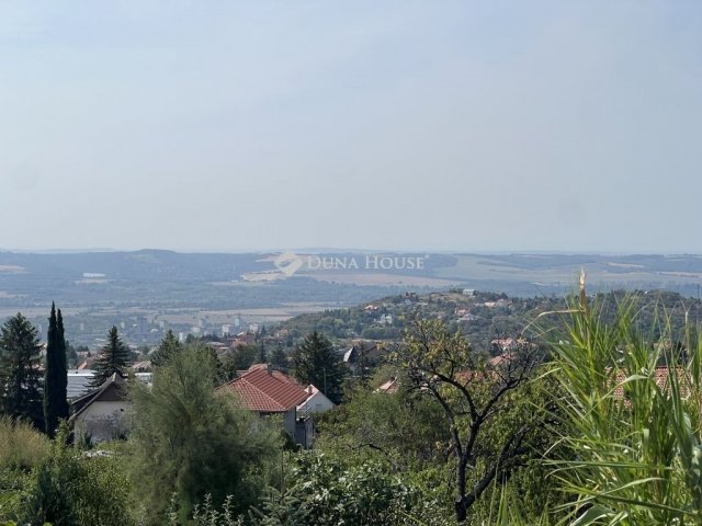Eladó családi ház, Pécsett 299 M Ft, 4 szobás