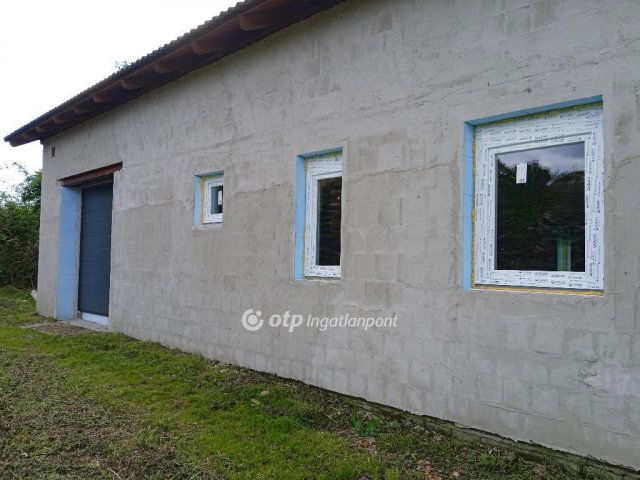 Eladó családi ház, Csehbányán 91 M Ft, 4 szobás