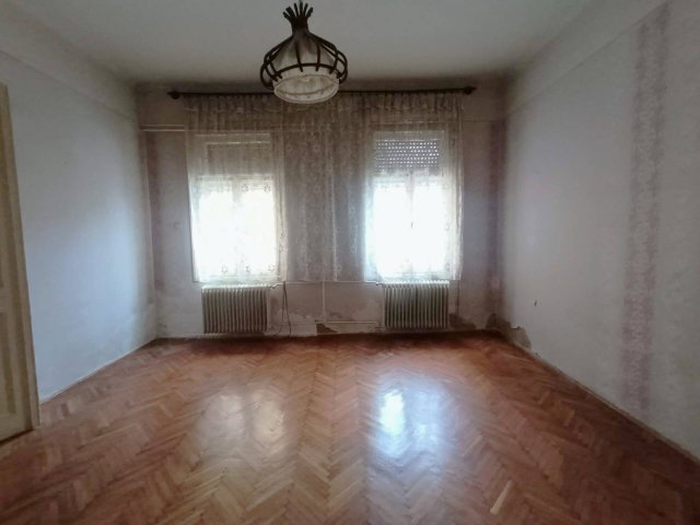 Eladó téglalakás, Pécsett 64 M Ft, 2 szobás