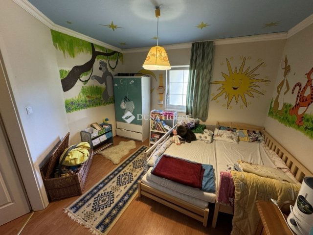 Eladó családi ház, Esztergomban 115 M Ft, 4 szobás