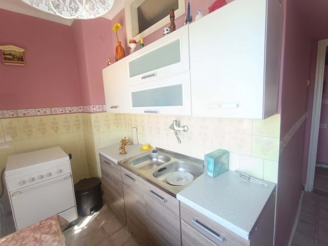 Kiadó téglalakás, albérlet, Komlón, Pécsi úton 100 E Ft / hó