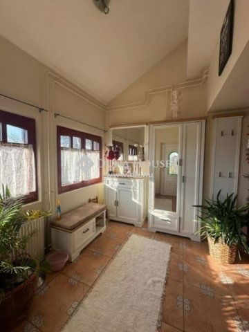 Eladó családi ház, Pécsett 250 M Ft, 4 szobás