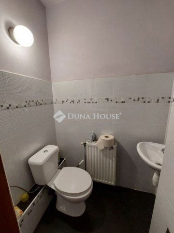 Eladó téglalakás, Baján 99.99 M Ft, 7 szobás