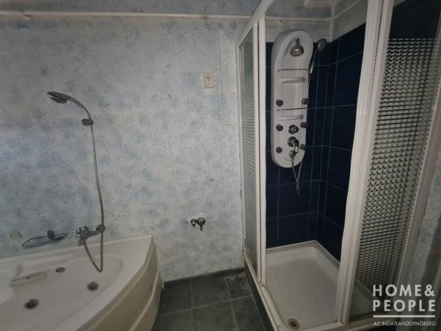 Eladó családi ház, Hódmezővásárhelyen 117 M Ft, 9 szobás