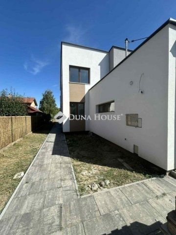 Eladó ikerház, Budapesten, XVIII. kerületben 173 M Ft, 5 szobás