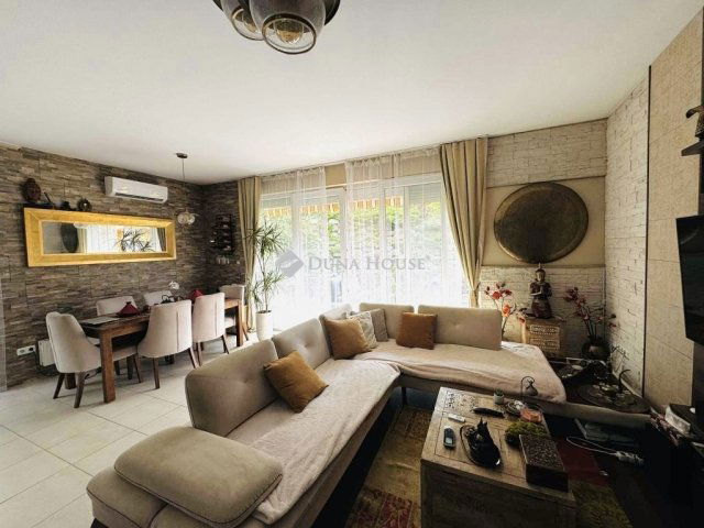 Eladó téglalakás, Pécsett 115 M Ft, 3 szobás