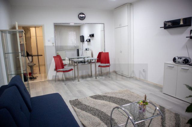 Kiadó téglalakás, albérlet, Szegeden 110 E Ft / hó, 1 szobás