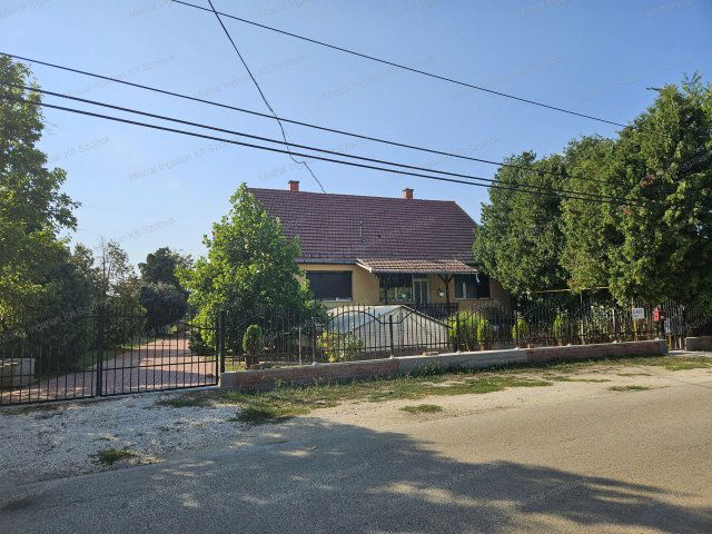 Eladó családi ház, Szolnokon 109.9 M Ft, 4 szobás