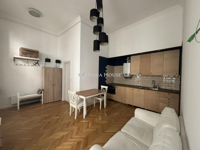 Eladó téglalakás, Budapesten, VIII. kerületben, Kölcsey utcában