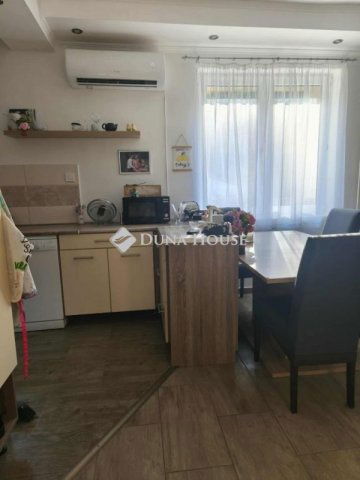 Eladó családi ház, Pécsett 64.9 M Ft, 3 szobás