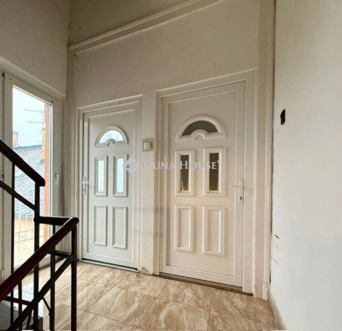 Eladó téglalakás, Pápán 64.9 M Ft, 4 szobás