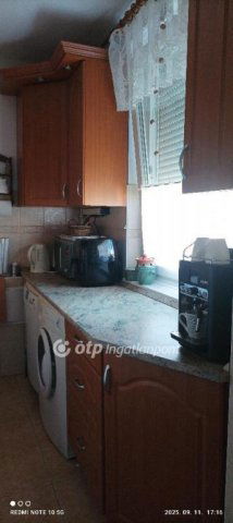 Eladó panellakás, Ajkán 57.6 M Ft, 3+1 szobás