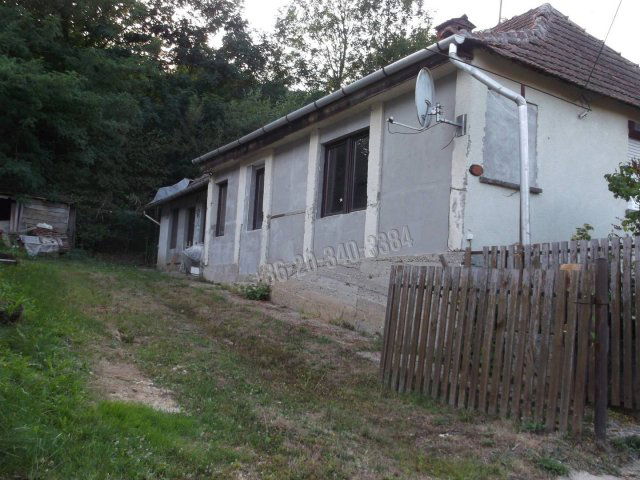 Eladó családi ház, Komlóskán 9.6 M Ft, 2 szobás