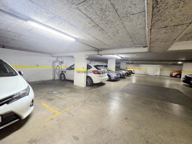 Eladó garázs, Budapesten, IX. kerületben, Angyal utcában 9.9 M Ft