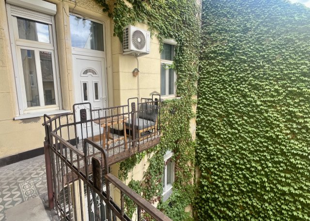 Eladó téglalakás, Budapesten, VI. kerületben 63.99 M Ft