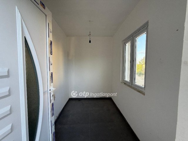 Eladó családi ház, Tápiószentmártonon 35 M Ft, 1+1 szobás