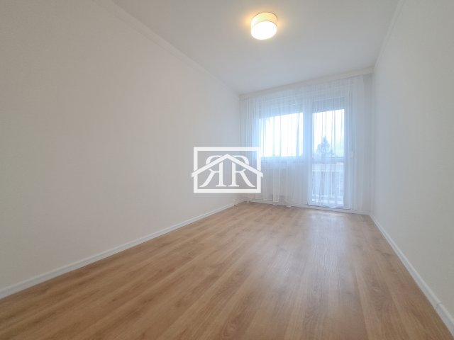 Eladó panellakás, Szegeden 67.5 M Ft, 3 szobás